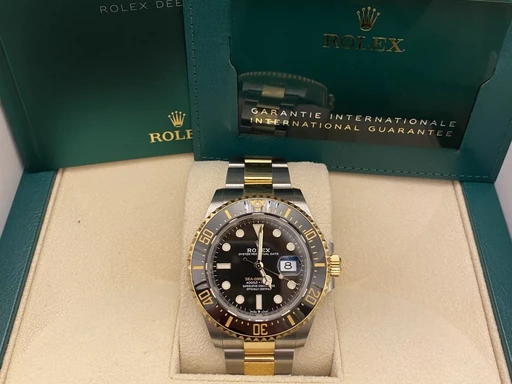 Title: Sea-Dweller 126603 (New)
Brand: Rolex
Model: Sea-Dweller
Ref: 126603
Category: Dykker
Diameter: nullmm
Functions: Dato
Year: 2024
Price: 125000
Condition: 8.8
Dial Color: Sort
Strap: Metal
Case material: Stål
Gender: Herre
Match: 100.0%
Billedet er ejet af Urbørsen (535718) Et Rolex ur