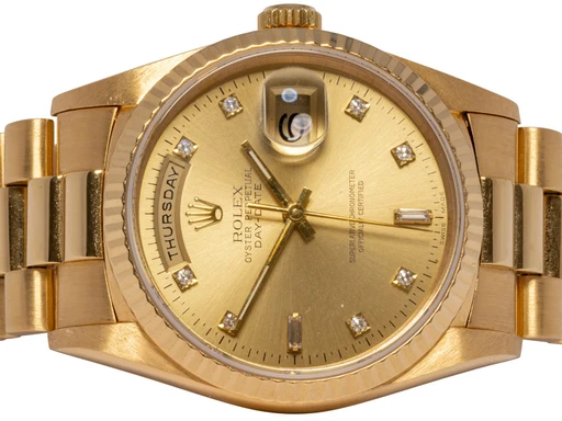 Title: Day-Date 36, Champagne, Diamanter, 18kt. guld
Brand: Rolex
Model: Day-Date 36
Ref: 18238
Category: Dress
Diameter: 36mm
Functions: Dato, Ugedag
Year: 1998
Price: 149900
Condition: undefined
Dial Color: Guld
Strap: Metal
Case material: Guld
Gender: Dame
Match: 100.0%
Billedet er ejet af Urhandleren (102521) Et Rolex ur