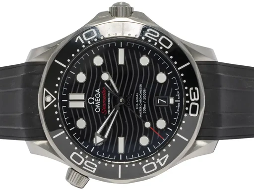 Title: Seamaster Diver 300 42, Sort, Stål, Gummi
Brand: Omega
Model: Omega Seamaster Diver 300m
Ref: 210.32.42.20.01.001
Category: Dykker
Diameter: 42mm
Functions: Dato
Year: 2020
Price: 34900
Condition: 7.0
Dial Color: Sort
Strap: Gummi
Case material: Stål
Gender: Herre
Match: 100.0%
Billedet er ejet af Urhandleren (405948) Et Omega ur
