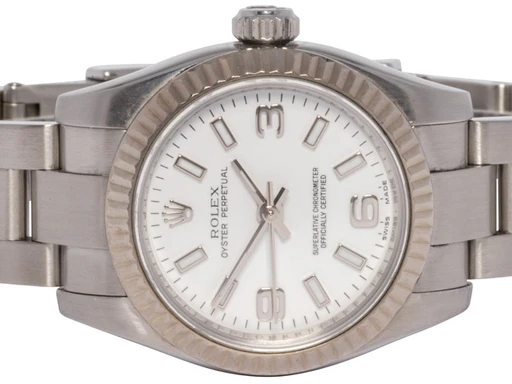 Title: Oyster Perpetual 26, Hvid, Stål, Oyster
Brand: Rolex
Model: Oyster Perpetual
Ref: 176234
Category: Dress
Diameter: 26mm
Functions: 
Year: 2011
Price: 44900
Condition: undefined
Dial Color: Hvid
Strap: Metal
Case material: Stål
Gender: Dame
Match: 100.0%
Billedet er ejet af Urhandleren (102624) Et Rolex ur