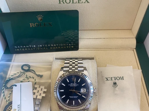 Title: Datejust 126334 Blue
Brand: Rolex
Model: Datejust
Ref: 126334
Category: Dress
Diameter: 41mm
Functions: Dato
Year: 2020
Price: 85000
Condition: 8.5
Dial Color: Blå
Strap: Metal
Case material: Stål
Gender: Herre
Match: 100.0%
Billedet er ejet af Urbørsen (329119) Et Rolex ur