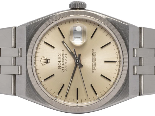 Title: Oysterquartz Datejust 36, Sølv, Stål
Brand: Rolex
Model: Datejust Oysterquartz
Ref: 17014
Category: Dress
Diameter: 36mm
Functions: Dato
Year: 1993
Price: 49900
Condition: undefined
Dial Color: Sølv
Strap: Metal
Case material: Stål
Gender: Herre
Match: 100.0%
Billedet er ejet af Urhandleren (171929) Et Rolex ur