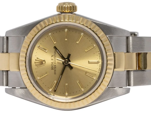 Title: Oyster Perpetual 26, Champagne, Guld / Stål, Oyster
Brand: Rolex
Model: Oyster Perpetual
Ref: 67193
Category: Dress
Diameter: 26mm
Functions: Dato
Year: 1988
Price: 39900
Condition: undefined
Dial Color: Guld
Strap: Metal
Case material: Guld
Gender: Dame
Match: 100.0%
Billedet er ejet af Urhandleren (102635) Et Rolex ur