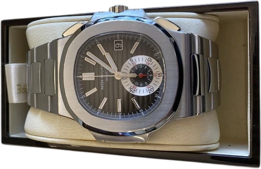 Title: Nautilus 5980/1A-014
Brand: Patek Philippe
Model: Nautilus 5980/1A-014
Ref: 5980/1A-014
Category: Sport
Diameter: nullmm
Functions: Kronograf, Dato
Year: 2011
Price: 695000
Condition: 9.5
Dial Color: Sort
Strap: Metal
Case material: Stål
Gender: Herre
Match: 100.0%
Billedet er ejet af Urbørsen (175862) Et Patek Philippe ur
