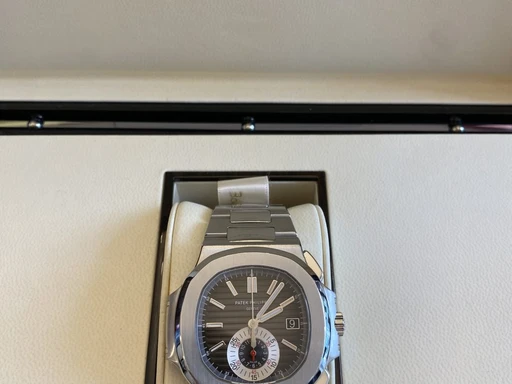 Title: Nautilus 5980/1A-014
Brand: Patek Philippe
Model: Nautilus 5980/1A-014
Ref: 5980/1A-014
Category: Sport
Diameter: nullmm
Functions: Kronograf, Dato
Year: 2011
Price: 675000
Condition: undefined
Dial Color: Sort
Strap: Metal
Case material: Stål
Gender: Herre
Match: 100.0%
Billedet er ejet af Urbørsen (175862) Et Patek Philippe ur