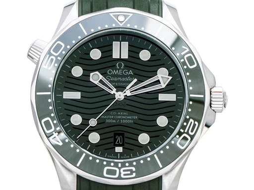 Title: Seamaster Diver 300 210.32.42.20.10.001
Brand: Omega
Model: Seamaster Diver 300
Ref: 210.32.42.20.10.001
Category: Dykker
Diameter: 42mm
Functions: Dato
Year: 2024
Price: 39500
Condition: undefined
Dial Color: Grøn
Strap: Gummi
Case material: Stål
Gender: Herre
Match: 100.0%
Billedet er ejet af Urbørsen (102247) Et Omega ur