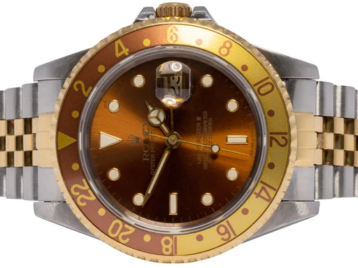 Title: GMT-Master II, 40, Tiger Eye
Brand: Rolex
Model: GMT-Master II
Ref: 16713
Category: Pilot
Diameter: 40mm
Functions: Dato, GMT
Year: 1990
Price: 139900
Condition: undefined
Dial Color: Brun
Strap: Metal
Case material: Guld
Gender: Herre
Match: 100.0%
Billedet er ejet af Urhandleren (102523) Et Rolex ur