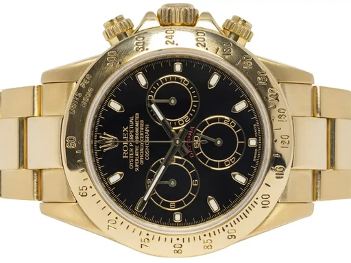 Title: Daytona 40, Sort, Guld, Oyster (New)
Brand: Rolex
Model: Cosmograph Daytona
Ref: 116528
Category: Racing
Diameter: 40mm
Functions: Kronograf
Year: 2008
Price: 289900
Condition: undefined
Dial Color: Sort
Strap: Metal
Case material: Guld
Gender: Herre
Match: 100.0%
Billedet er ejet af Urhandleren (430835) Et Rolex ur