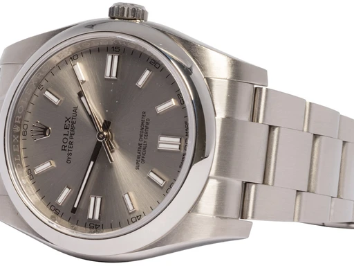 Title: Oyster Perpetual, 36, Sølv, Stål, Oyster
Brand: Rolex
Model: Oyster Perpetual 36, 116000 (Sølv skive)
Ref: 116000
Category: Dress
Diameter: 36mm
Functions: 
Year: 2017
Price: 64900
Condition: undefined
Dial Color: Grå
Strap: Metal
Case material: Stål
Gender: Unisex
Match: 100.0%
Billedet er ejet af Urhandleren (102577) Et Rolex ur