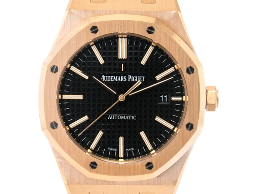 Title: Royal Oak 15400OR
Brand: Audemars Piguet
Model: Royal Oak
Ref: 15400OR.OO.D002CR.01
Category: Dress
Diameter: 41mm
Functions: Dato
Year: 2023
Price: null
Condition: undefined
Dial Color: Sort
Strap: Læder
Case material: Guld
Gender: Herre
Match: 100.0%
Billedet er ejet af Urbørsen (102231) Et Audemars Piguet ur