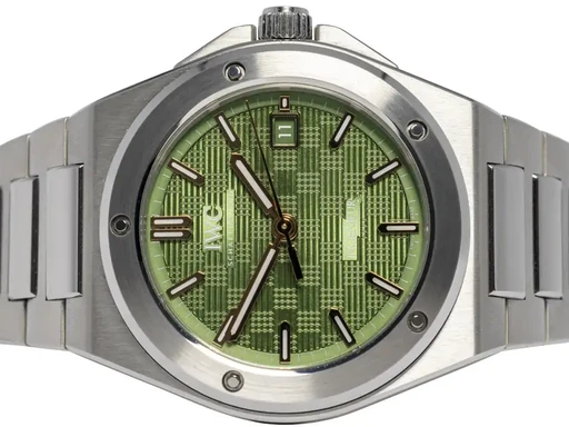 Title: Ingenieur Automatic, 40, Stål (New)
Brand: IWC
Model: IWC Ingenieur Automatic
Ref: IW328908
Category: Sport
Diameter: 40mm
Functions: Dato
Year: 2023
Price: 149900
Condition: 10.0
Dial Color: Grøn
Strap: Metal
Case material: Stål
Gender: Herre
Match: 100.0%
Billedet er ejet af Urhandleren (536062) Et IWC ur
