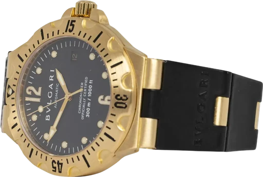 Titel: Scuba 40, Sort, Guld Gummi
Mærke: Bvlgari
Model: Scuba
Ref.: SD40G
Årgang:
Tilbehør: Boks
Stand: 7.0 (Brugt)
Pris: 89.900 kr.
Diameter: 40mm
Funktioner: Dato
Skivefarve: Sort
Rem: Gummi
Kassemateriale: Guld
Kategori: Dykker
Køn: Herre
Match: 100.0%
Billedet ejes af Urhandleren (1005021) Et Bvlgari ur