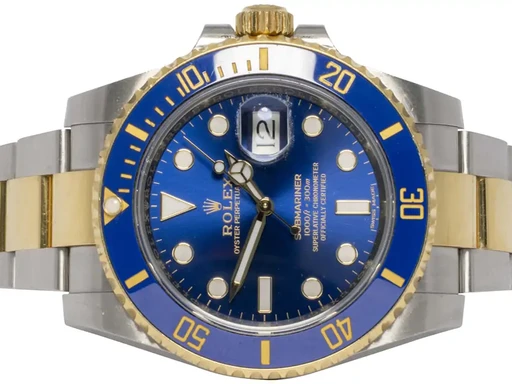 Titel: Submariner Date 40, Blå, Guld/Stål, Oyster
Mærke: Rolex
Model: Submariner Date
Ref.: 16613LB
Kategori: Dykker
Diameter: 40mm
Funktioner: Dato
Årgang: 1997
Pris: 79900
Stand: 5.0 (Brugt)
Skivefarve: Blå
Rem: Metal
Kassemateriale: Guld
Køn: Herre
Match: 100.0%
Billedet ejes af Urhandleren (367148) Et Rolex ur