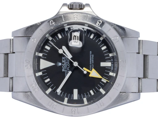 Title: Explorer II, 40, Stål
Brand: Rolex
Model: Explorer II
Ref: 1655
Category: Sport
Diameter: 40mm
Functions: GMT, Dato
Year: 1984
Price: 199900
Condition: 7.0
Dial Color: Sort
Strap: Metal
Case material: Stål
Gender: Herre
Match: 100.0%
Billedet er ejet af Urhandleren (102508) Et Rolex ur