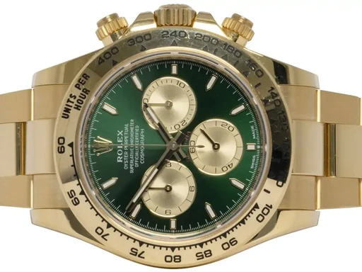 Title: Daytona 40, Grøn, Guld, Oyster
Brand: Rolex
Model: Cosmograph Daytona
Ref: 126508
Category: Racing
Diameter: 40mm
Functions: Kronograf
Year: null
Price: null
Condition: undefined
Dial Color: Grøn
Strap: Metal
Case material: Guld
Gender: Herre
Match: 100.0%
Billedet er ejet af Urhandleren (387823) Et Rolex ur