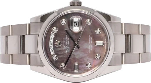 Title: Day-Date 36, MOP, Diamant, Hvidguld, Oyster
Brand: Rolex
Model: Day Date
Ref: 118209
Category: Dress
Diameter: 36mm
Functions: Dato, Ugedag
Year: 2005
Price: 219900
Condition: 7.0
Dial Color: Grå
Strap: Metal
Case material: Guld
Gender: Herre
Match: 100.0%
Billedet er ejet af Urhandleren (102505) Et Rolex ur