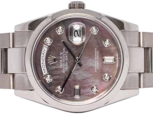 Title: Day-Date 36, MOP, Diamant, Hvidguld, Oyster
Brand: Rolex
Model: Day Date
Ref: 118209
Category: Dress
Diameter: 36mm
Functions: Dato, Ugedag
Year: 2005
Price: 219900
Condition: undefined
Dial Color: Sort
Strap: Metal
Case material: Guld
Gender: Herre
Match: 100.0%
Billedet er ejet af Urhandleren (102505) Et Rolex ur