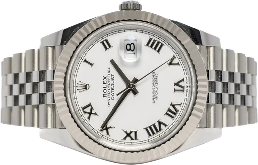Title: Datejust 41, Hvid, Romer, Stål, Jubilee
Brand: Rolex
Model: Datejust
Ref: 126334
Category: Dress
Diameter: 41mm
Functions: Dato
Year: 2022
Price: 92900
Condition: 7.5
Dial Color: Hvid
Strap: Metal
Case material: Stål
Gender: Herre
Match: 100.0%
Billedet er ejet af Urhandleren (357136) Et Rolex ur