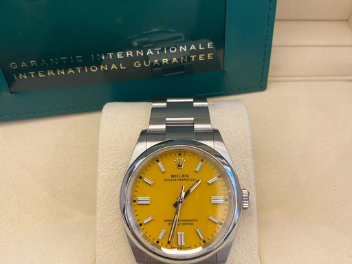 Title: Oyster Perpetual Yellow
Brand: Rolex
Model: Oyster Perpetual
Ref: 126000
Category: Dress
Diameter: nullmm
Functions: 
Year: 2022
Price: 105000
Condition: undefined
Dial Color: Gul
Strap: Metal
Case material: Stål
Gender: Unisex
Match: 100.0%
Billedet er ejet af Urbørsen (113743) Et Rolex ur