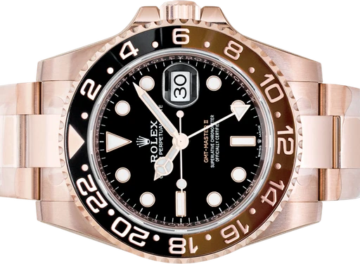 Titel: GMT-Master 126715CHNR
Mærke: Rolex
Model: GMT-Master ll
Ref.: 126715CHNR
Årgang: 2023
Tilbehør: Boks og Papirer
Stand: 10.0 (Nyt)
Pris: 295.000 kr.
Diameter: 40mm
Funktioner: GMT, Dato
Skivefarve: Sort
Rem: Metal
Kassemateriale: Guld
Kategori: Pilot
Køn: Herre
Match: 100.0%
Billedet ejes af Urbørsen (102215) Et Rolex ur