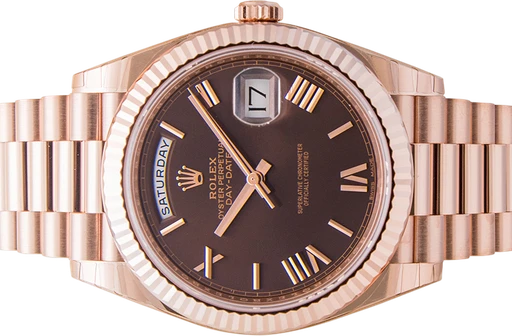 Titel: Day-Date 228235
Mærke: Rolex
Model: Day-Date
Ref.: 228235
Årgang: 2023
Tilbehør: Boks og Papirer
Stand: 10.0 (Nyt)
Pris: 330.000 kr.
Diameter: 40mm
Funktioner: Dato, Ugedag
Skivefarve: Brun
Rem: Metal
Kassemateriale: Guld
Kategori: Dress
Køn: Herre
Match: 100.0%
Billedet ejes af Urbørsen (102198) Et Rolex ur