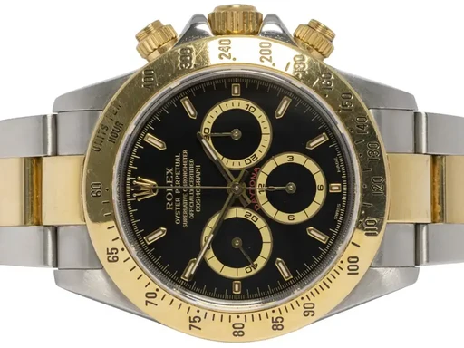 Title: Daytona 40, Zenith, Sort, Guld/Stål, Oyster
Brand: Rolex
Model: Cosmograph Daytona
Ref: 16523
Category: Racing
Diameter: 40mm
Functions: Kronograf
Year: 1999
Price: 129900
Condition: undefined
Dial Color: Sort
Strap: Metal
Case material: Stål
Gender: Herre
Match: 100.0%
Billedet er ejet af Urhandleren (405826) Et Rolex ur