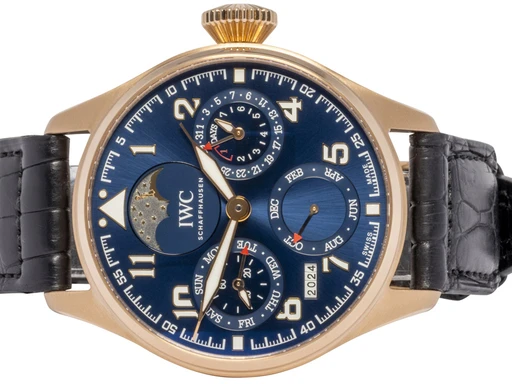 Title: Big Pilot’s Watch Perpetual Calendar Edition “Le Petit Prince” 46.2, Blå, 5N Guld, Læder
Brand: IWC
Model: Big Pilot's Watch Perpetual Calendar Edition "Le Petit Prince"
Ref: IW502802
Category: Pilot
Diameter: 46mm
Functions: Dato, Ugedag, Månefase
Year: 2013
Price: null
Condition: undefined
Dial Color: Blå
Strap: Læder
Case material: Guld
Gender: Herre
Match: 100.0%
Billedet er ejet af Urhandleren (102484) Et IWC ur