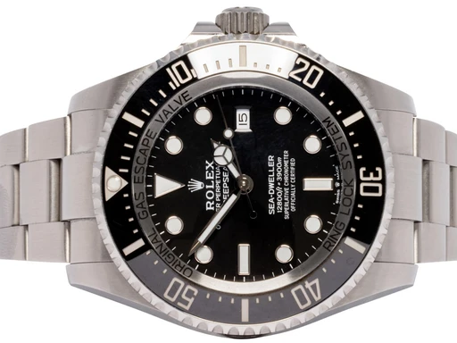 Title: Sea-Dweller Deepsea 44, Sort, Stål, Oyster
Brand: Rolex
Model: Deepsea
Ref: 126660
Category: Dykker
Diameter: 44mm
Functions: Dato
Year: 2018
Price: 104900
Condition: undefined
Dial Color: Sort
Strap: Metal
Case material: Stål
Gender: Herre
Match: 100.0%
Billedet er ejet af Urhandleren (102539) Et Rolex ur