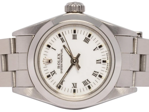 Title: Oyster Perpetual 26, Hvid, Stål, Oyster
Brand: Rolex
Model: Oyster Perpetual
Ref: 67180
Category: Dress
Diameter: 26mm
Functions: 
Year: null
Price: 29900
Condition: undefined
Dial Color: Hvid
Strap: Metal
Case material: Stål
Gender: Dame
Match: 100.0%
Billedet er ejet af Urhandleren (102686) Et Rolex ur