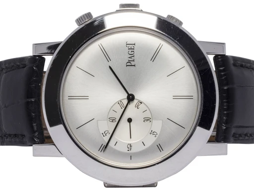 Title: Altiplano Double Jeu XL 45, Sølv, Grå, Hvidguld, Læder
Brand: Piaget
Model: Altiplano Double Jeu
Ref: G0A32152
Category: Dress
Diameter: 45mm
Functions: 
Year: 2006
Price: 129900
Condition: undefined
Dial Color: Sølv
Strap: Læder
Case material: Guld
Gender: Herre
Match: 100.0%
Billedet er ejet af Urhandleren (102525) Et Piaget ur