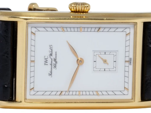 Title: Novecento, 32 x 25, Guld
Brand: IWC
Model: Novecento
Ref: 2550-001
Category: Dress
Diameter: 25mm
Functions: Dato
Year: null
Price: 49900
Condition: undefined
Dial Color: Hvid
Strap: Læder
Case material: Guld
Gender: Dame
Match: 100.0%
Billedet er ejet af Urhandleren (102616) Et IWC ur