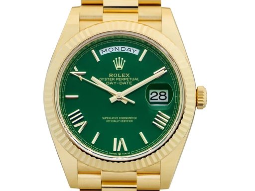 Title: Day-Date 228238 Green
Brand: Rolex
Model: Day-Date
Ref: 228238
Category: Dress
Diameter: 40mm
Functions: Dato, Ugedag
Year: 2023
Price: 385000
Condition: undefined
Dial Color: Grøn
Strap: Metal
Case material: Guld
Gender: Herre
Match: 100.0%
Billedet er ejet af Urbørsen (102201) Et Rolex ur
