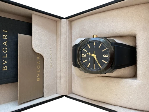 Title: Octo
Brand: Bvlgari
Model: Octo
Ref: BGO41S
Category: Dress
Diameter: 41mm
Functions: Dato
Year: 2022
Price: 22500
Condition: 9.5
Dial Color: Sort
Strap: Gummi
Case material: Andet
Gender: Herre
Match: 100.0%
Billedet er ejet af Urbørsen (277735) Et Bvlgari ur