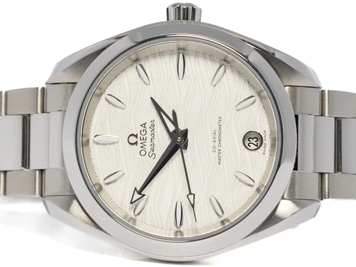 Title: Seamaster Aqua Terra 34, Hvid, Stål
Brand: Omega
Model: Omega Seamaster Aqua Terra
Ref: 220.10.34.20.02.002
Category: Sport
Diameter: 34mm
Functions: Dato
Year: null
Price: 41900
Condition: undefined
Dial Color: Hvid
Strap: Metal
Case material: Stål
Gender: Unisex
Match: 100.0%
Billedet er ejet af Urhandleren (357246) Et Omega ur