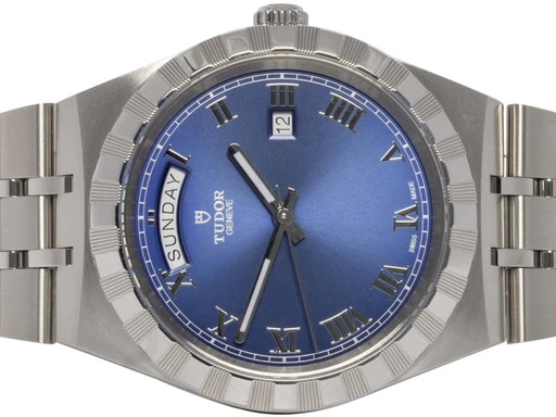 Title: Royal 41, Blå, Stål
Brand: Tudor
Model: Royal
Ref: M28600-0005
Category: Dress
Diameter: 41mm
Functions: Dato, Ugedag
Year: 2024
Price: 22900
Condition: 8.0
Dial Color: Blå
Strap: Metal
Case material: Stål
Gender: Herre
Match: 100.0%
Billedet er ejet af Urhandleren (258965) Et Tudor ur