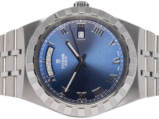 Title: Royal Date 41, Blå, Stål
Brand: Tudor
Model: Royal Date
Ref: 28600
Category: Dress
Diameter: 41mm
Functions: Dato, Ugedag
Year: 2023
Price: 22900
Condition: undefined
Dial Color: Blå
Strap: Metal
Case material: Stål
Gender: Herre
Match: 100.0%
Billedet er ejet af Urhandleren (102698) Et Tudor ur