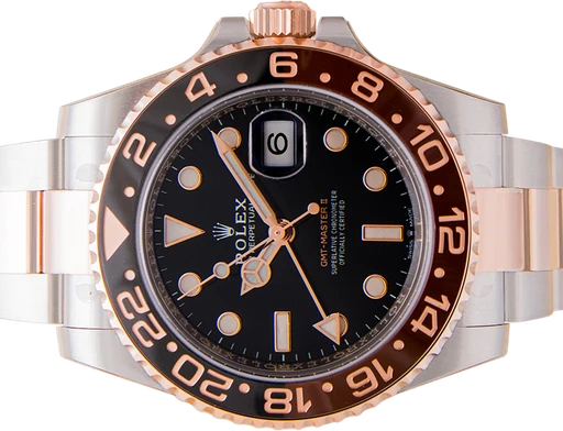 Titel: GMT-Master ll 126711CHNR (Root Beer)
Mærke: Rolex
Model: GMT-Master ll
Ref.: 126711CHNR
Årgang: 2024
Tilbehør: Boks og Papirer
Stand: 10.0 (Nyt)
Pris: 140.000 kr.
Diameter: 40mm
Funktioner: Dato, GMT
Skivefarve: Sort
Rem: Metal
Kassemateriale: Stål
Kategori: Pilot
Køn: Herre
Match: 100.0%
Billedet ejes af Urbørsen (102216) Et Rolex ur