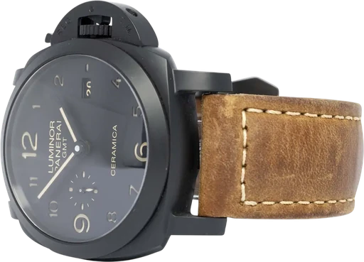Titel: Tuttonero Luminor 1950 3 Days GMT Automatic Ceramica 44, Sort, Keramik (Nyhed)
Mærke: Panerai
Model: Tuttonero Luminor 1950 3 Days GMT Automatic Ceramica
Ref.: PAM00438
Årgang: 2019
Tilbehør: Boks og Papirer
Stand: 8.0 (Brugt)
Pris: 69.900 kr.
Diameter: 44mm
Funktioner: GMT, Dato
Skivefarve: Sort
Rem: Læder
Kassemateriale: Keramik
Kategori: Sport
Køn: Herre
Match: 100.0%
Billedet ejes af Urhandleren (1026478) Et Panerai ur