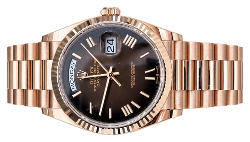 Titel: Day-Date 128235 Brown Ombre
Mærke: Rolex
Model: Day-Date
Ref.: 128235
Årgang: 2025
Tilbehør: Boks og Papirer
Stand: 9.8 (Brugt)
Pris: 319.000 kr.
Diameter:
Funktioner: Dato, Ugedag
Skivefarve: Brun
Rem: Metal
Kassemateriale: Guld
Kategori: Dress
Køn: Herre
Match: 100.0%
Billedet ejes af Urbørsen (954695) Et Rolex ur