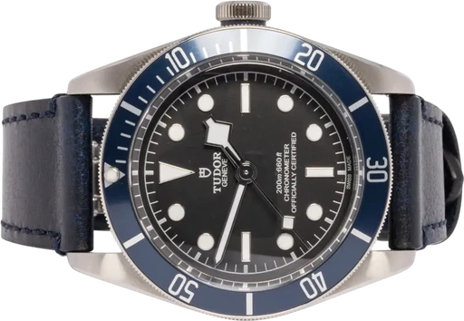 Title: Black Bay 41, Sort, Blå, Læder
Brand: Tudor
Model: Black Bay
Ref: 7923OB
Category: Dykker
Diameter: 41mm
Functions: Dato
Year: 2018
Price: 29900
Condition: 7.5
Dial Color: Sort
Strap: Læder
Case material: Stål
Gender: Herre
Match: 100.0%
Billedet er ejet af Urhandleren (102677) Et Tudor ur