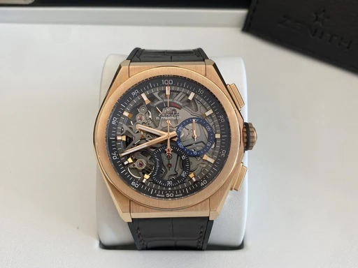 Title: Defy El Primero
Brand: Zenith
Model: Defy El Primero
Ref: 18.9000.9004/71.R585
Category: Sport
Diameter: nullmm
Functions: Kronograf
Year: 2020
Price: 135000
Condition: undefined
Dial Color: Sort
Strap: Læder
Case material: Guld
Gender: Herre
Match: 100.0%
Billedet er ejet af Urbørsen (277820) Et Zenith ur