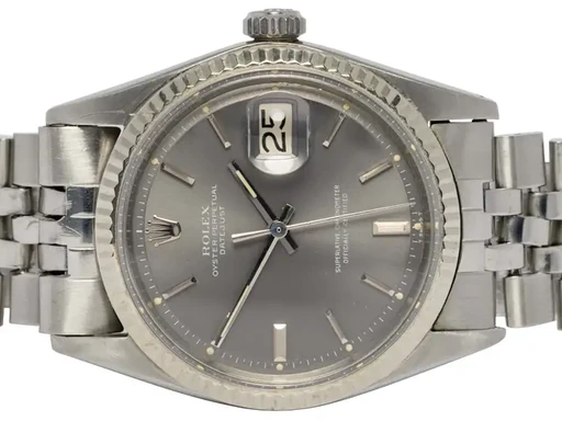 Title: Datejust 36, Grå, Stål, Jubilee
Brand: Rolex
Model: Datejust
Ref: 1601
Category: Dress
Diameter: 36mm
Functions: Dato
Year: 1970
Price: 34900
Condition: undefined
Dial Color: Grå
Strap: Metal
Case material: Stål
Gender: Herre
Match: 100.0%
Billedet er ejet af Urhandleren (421667) Et Rolex ur