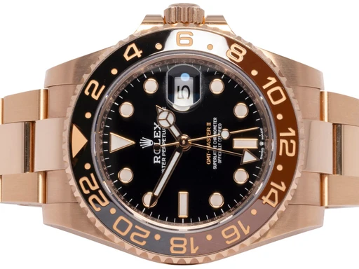Title: GMT-Master II 40, Sort, Everose, Oyster
Brand: Rolex
Model: GMT-Master II
Ref: 126715CHNR
Category: Pilot
Diameter: 40mm
Functions: GMT, Dato
Year: 2020
Price: 289900
Condition: undefined
Dial Color: Sort
Strap: Metal
Case material: Guld
Gender: Herre
Match: 100.0%
Billedet er ejet af Urhandleren (102497) Et Rolex ur