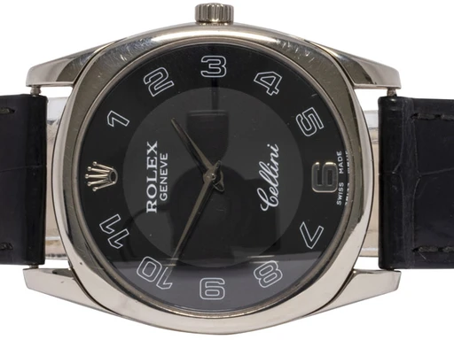 Title: Cellini Danaos, 33, 18 kt. Guld
Brand: Rolex
Model: Cellini Danaos
Ref: 4233
Category: Dress
Diameter: 33mm
Functions: 
Year: 1999
Price: 39900
Condition: undefined
Dial Color: Sort
Strap: Læder
Case material: Guld
Gender: Dame
Match: 100.0%
Billedet er ejet af Urhandleren (102643) Et Rolex ur