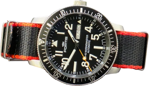 Titel: B-42 Marinemaster Day-Date (Nyhed)
Mærke: Fortis
Model: B-42 Marinemaster Day-Date
Ref.: 647.10.158.3
Årgang: 2007
Tilbehør: Boks og Papirer
Stand: 9.0 (Brugt)
Pris: 9.900 kr.
Diameter: 42mm
Funktioner: Dato, Ugedag
Skivefarve: Sort
Rem: Stof
Kassemateriale: Stål
Kategori: Dykker
Køn: Herre
Match: 100.0%
Billedet ejes af WatchMania (1203412) Et Fortis ur