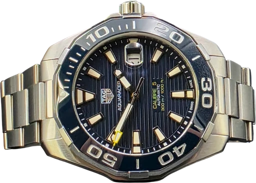 Titel: Aquaracer 300M Calibre 5 blå (Nyhed)
Mærke: Tag Heuer
Model: Aquaracer 300M Calibre 5
Ref.: WAY201B.BA0927
Årgang: 2020
Tilbehør: Boks og Papirer
Stand: 9.0 (Brugt)
Pris: 14.900 kr.
Diameter: 43mm
Funktioner: Dato
Skivefarve: Blå
Rem: Metal
Kassemateriale: Stål
Kategori: Dykker
Køn: Herre
Match: 100.0%
Billedet ejes af WatchMania (1203404) Et Tag Heuer ur