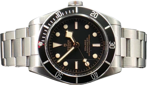 Titel: Black Bay Heritage (Nyhed)
Mærke: Tudor
Model: Black Bay Heritage
Ref.: 79230N
Årgang: 2019
Tilbehør: Boks og Papirer
Stand: 9.0 (Brugt)
Pris: 21.900 kr.
Diameter: 41mm
Funktioner:
Skivefarve: Sort
Rem: Metal
Kassemateriale: Stål
Kategori: Dykker
Køn: Herre
Match: 100.0%
Billedet ejes af WatchMania (1203397) Et Tudor ur