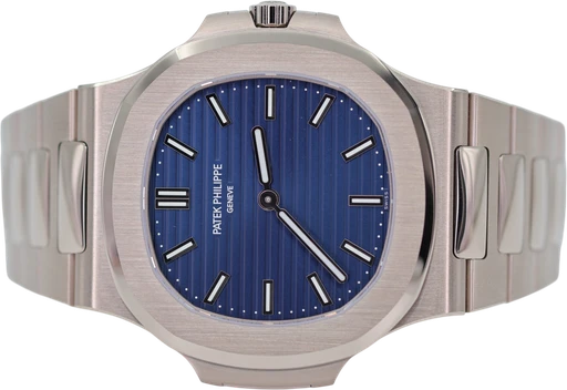 Titel: Nautilus 5810/1G-001 50th Anniversary – New
Mærke: Patek Philippe
Model: Nautilus
Ref.: 5810/1G-001
Årgang: 2026
Tilbehør: Boks og Papirer
Stand: 10.0 (Nyt)
Pris: 2.300.000 kr.
Diameter: 41mm
Funktioner: Dato
Skivefarve: Blå
Rem: Metal
Kassemateriale: Guld
Kategori: Sport
Køn: Herre
Match: 100.0%
Billedet ejes af WeWatches (1185867) Et Patek Philippe ur