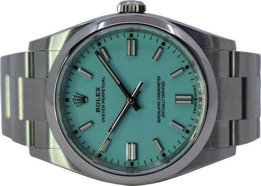 Titel: Oyster Perpetual 36Mm 126000 Tiffany – New 05/2026 (Nyhed)
Mærke: Rolex
Model: Oyster Perpetual
Ref.: 126000
Kategori: Dress
Diameter: 36mm
Funktioner:
Årgang: 2026
Pris: 95000
Stand: 10.0 (Nyt)
Skivefarve: Blå
Rem: Metal
Kassemateriale: Stål
Køn: Unisex
Match: 100.0%
Billedet ejes af WeWatches (962827) Et Rolex ur