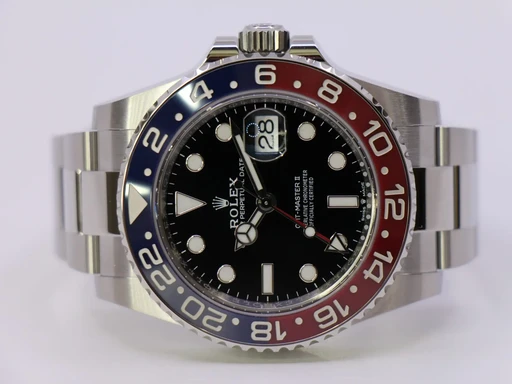 Title: Gmt-Master II 126710Blro – New 12/2025 (Pepsi) (New)
Brand: Rolex
Model: GMT - Master II
Ref: 126710BLRO
Category: Sport
Diameter: 40mm
Functions: Dato, GMT
Year: 2025
Price: 152000
Condition: 10.0
Dial Color: Sort
Strap: Metal
Case material: Stål
Gender: Herre
Match: 100.0%
Billedet er ejet af WeWatches (563081) Et Rolex ur